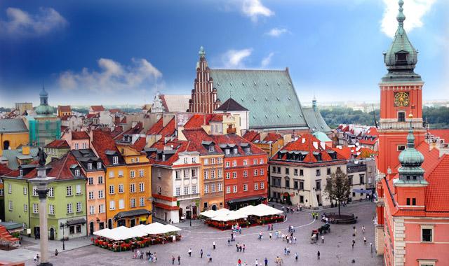17 ΛΙΓΑ ΛΟΓΙΑ ΓΙΑ ΤΟ ΤΑΞΙΔΙ Οι δυο πιο αξιόλογες πόλεις της Πολωνίας, Βαρσοβία και Κρακοβία, ένα μοναδικό κράμα αρχιτεκτονικής και ταμπεραμέντου.