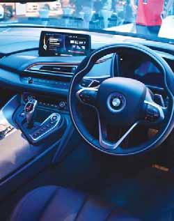 وإذا كانت االستدامة تشكل عنصرا أساسيا من سلسة القيمة المعتمدة في BMW فانطالقا من التزام شركة السي ارات الراقية بمفهوم التنق ل الصديق للبيئة حد ت المجموعة من حجم الموارد المستخدمة في تصنيع السي ارات