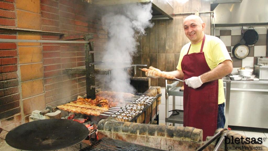 Η Αλεξανδρούπολη έχει πολλές καλές επιλογές για φαγητό. Μία από αυτές είναι σίγουρα και το εστιατόριο ΧΟΒΟΛΗ που μας εξέπληξε ευχάριστα για την ποιότητα και τις γεύσεις του!