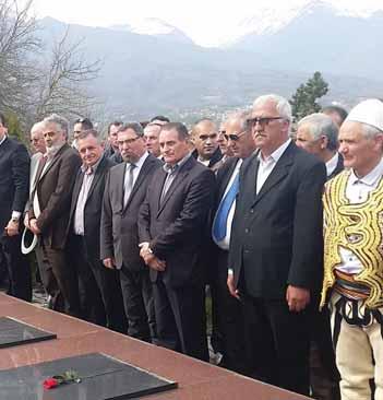 Mja të ngarkuar me angazhimet e punës, por edhe me përga tjet PR vendosjen e shtatoreve të lu ëtarit Mehmet Shpendi dhe albanologut Mar n Camaj, një pjesë e anёtarёve të kryesisë e kishin të pamundur