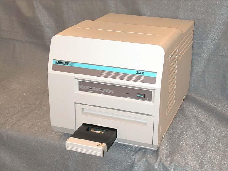 3.4.1 Harshaw Model 3500 Manual TLD Reader Το σύστημα αποτελείται από 2 βασικά μέρη: Τη συσκευή λήψης δεδομένων (TLD Reader) και το αντίστοιχο λογισμικό (Windows Radiation Evaluation and Management