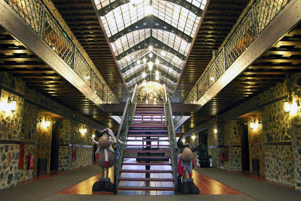Get lost in the ambience of the aristocratic suburb of Halepa, with its neoclassical buildings that once hosted the consulates of the Great Powers.