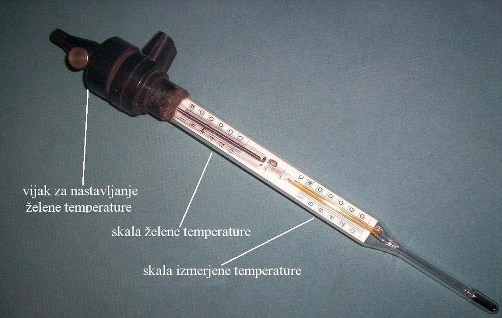 Slika 33: Stikalni termometer Potek dela: i) V vodno kopel termostata vstavite platinski uporovni termometer Pt100, dani termistor in živosrebrni kapljevinski termometer.