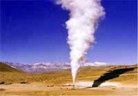 Energia electrică se obţine în prezent din energie geotermală, în centrale având puteri electrice de 20 50MW, care sunt instalate în ţări ca: Filipine, Kenia, Costa Rica, Islanda, SUA, Rusia, etc.