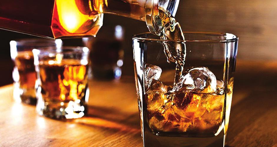 Ουίσκι απλά / Plain Whiskey Ουίσκι σπέσιαλ / Whiskey Special Ουίσκι Single Malt / Single Malt Whiskey Metaxa 5* Metaxa 7* Courvoisier VSOP Bailey s Gin Tia Maria Campari Kahlua 8.20 8.20 10.00 10.