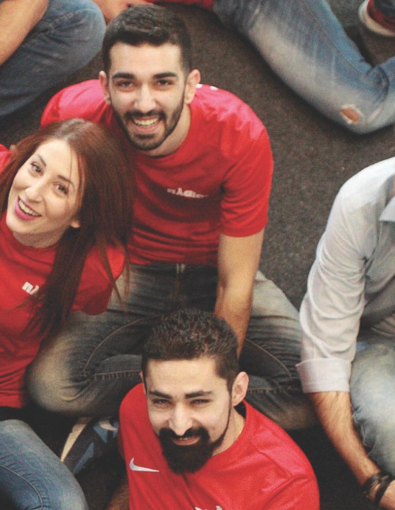 932 ώρες on-the-job