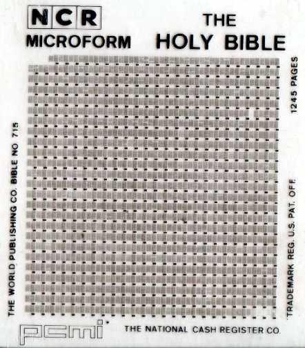 4 cm 3 cm Kinh Thánh nhỏ nhất trên thế giới của các phiên bản tiếng Anh gọi là «King James» / «Vua Gia-cơ»