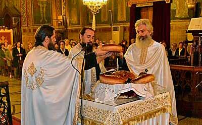 Εὐχόμεθα σὲ ὅλα τὰ παιδιὰ καὶ τοὺς νέους ποὺ ἔρχονται στὸ Κατηχητικὸ καὶ στὰ μαθήματα τῆς ἐνορίας μας νὰ ἔχουν μιὰ εὐλογημένη χρονιὰ μὲ πλούσια τὴν χάρη καὶ τὴ φώτιση τοῦ Κυρίου