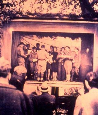 46 Άνθρωποι του θεάτρου Κυριακή 27 Απριλίου 1941. Ο ηθοποιός Αιμίλιος Βεάκης σημειώνει στο ημερολόγιό του: «.