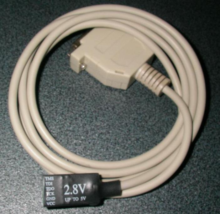 Volk Darko Zanke in pasti pri delu s cpld-ji Originalen Xilinx programator. nega porta.