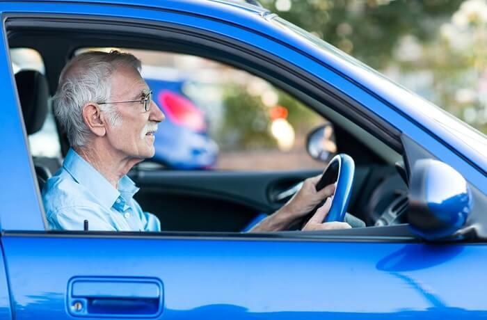 ΕΝΙΣΧΥΣΗ ΤΗΣ ΟΔΙΚΗΣ ΑΣΦΑΛΕΙΑΣ Οι κάτοχοι οποιασδήποτε κατηγορίας άδειας οδήγησης, οι οποίοι έχουν συμπληρώσει την ηλικία των 75 ετών, υποχρεούνται σε