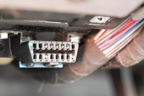 Κεφα λαιο 3 3 On-Board Diagnostics (OBD) Το OBD αποτελεί ένα σύστημα επικοινωνίας των οχημάτων και των βιομηχανικών για επικοινωνία με τον έξω κόσμο.
