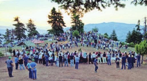 Όπως αναφέραμε και σε προηγούμενο φύλλο του «Ίναχου» ένα μεγάλο ποσοστό των κατοίκων των Μαρμάρων έχει τις ρίζες του από τη Σέλλιανη Θεσπρωτίας όταν γύρω στο 1770 από επιδημία που μάστιζε την περιοχή