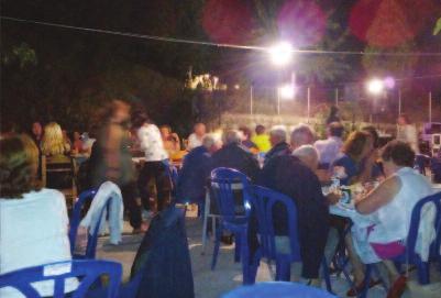Όπως πάντα ο παπα-θανάσης τέλεσε και τις καθημερινές παρακλήσεις εν όψει της Γιορτής της Κοίμησης της Θεοτόκου καταβάλλοντας μεγάλες προσπάθειες, ιδίως τις ημέρες που έλειπε ο βασικός μας ιεροψάλτης