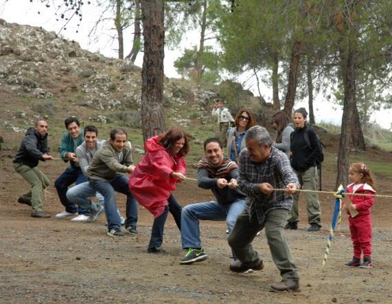 Φτάνοντας στο Ελένειον δημοτικό όπου ήταν και η αφετηρία μας, κάναμε ένα διάλειμμα μίας ώρας και ετοιμαστήκαμε για την παρέλαση.