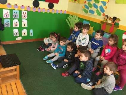 .η αλήθεια είναι πως η παπαρούνα πρωταγωνιστεί σε πολλούς μύθους και προέρχεται από την Κελτική λέξη «παπά» που σημαίνει