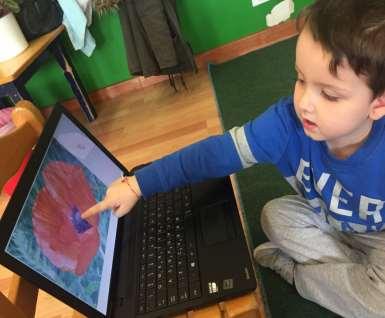 Τα παιδιά αναγνώρισαν την παπαρούνα ως αγριο-λούλουδο.