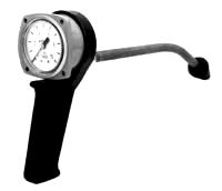 8. ECHIPAMENTE PENTRU DIAGNOSTICAREA TEHNICĂ A AUTOMOBILELOR 8.1. Echipamente pentru diagnosticarea instalaţiilor şi mecanismelor motorului Compresiometrul К-52 (fig.8.1) este destinat pentru măsurarea compresiei in cilindrii motoarelor cu aprindere prin scînteie.