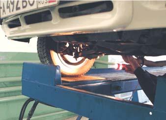 direcţie în timpul mişcării automobilului; c) Dispozitivele pot fi instalate pe elevator sau în canal de examinare; d) DG-015 are sistem de sincronizare a mişcării platourilor, ceea ce asigură