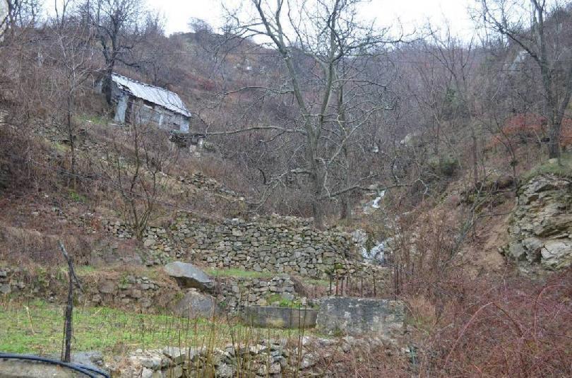 Ξερολιθιές Η βασική μέθοδος διαμόρφωσης των αναβαθμίδων αλλά και γενικά της αγροτικής γης επί αιώνες ήταν η κατασκευή λίθινων τοίχων.