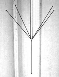 Ground Plane antena varjanta b: Malo izboljšana varjanta zgornje, izboljšali so ji predvsem upornost ki v tem primeru znaša med 50 in 53Ω in jo lahko
