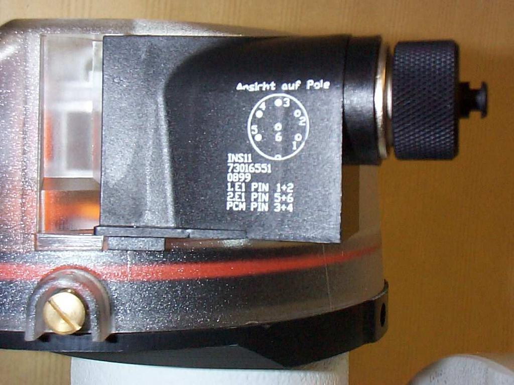 Potom namontujte plynomer - plynotesne, - s dodaným príslušenstvom, - iba v smere prúdenia plynu, vyznačenom šípkou na telese plynomeru, - bez mechanického pnutia, - prednostne v horizontálnej