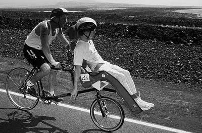INDIJANEZ FEb MAr 2013 MEŠANO Petinosemdeset-krat je Dick Hoyt s svojim sinom Rickom pretekel maraton.
