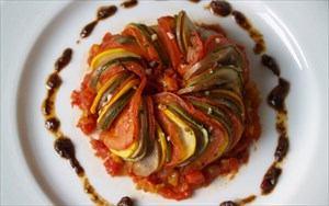 Ratatouille Το αντίστοιχο δικό μας μπριαμ, στη Γαλλία είναι πολύ δημοφιλές πιάτο, τόσο που έγινε ταινία κινουμένων σχεδίων.