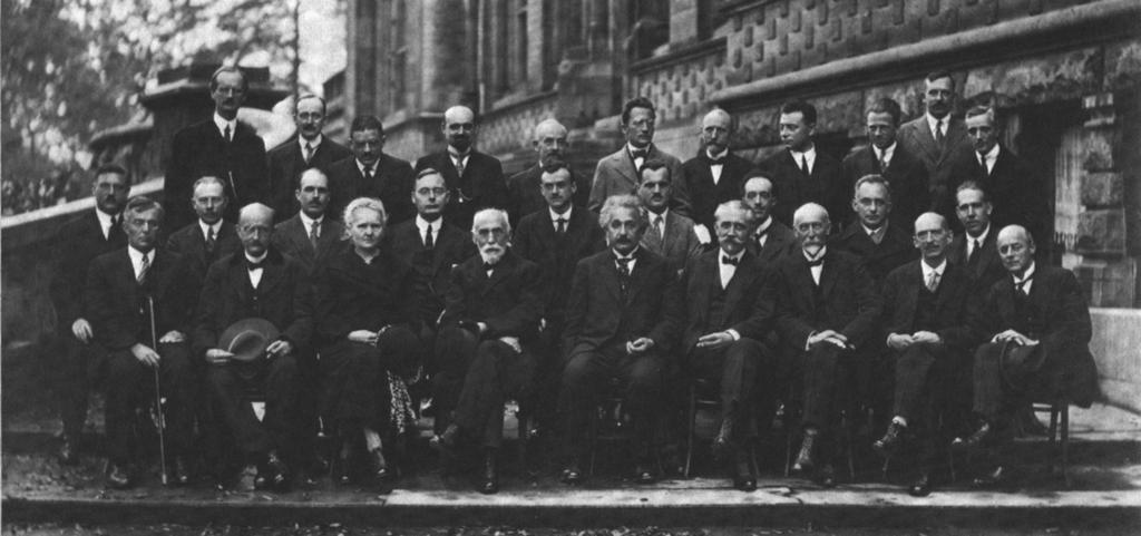 Pauli, exprimă principiul de excluziune; -1927, C. Davisson, D.H. Germer, efectuează experimente de difracţie a electronilor; - 1928, P.A.M.