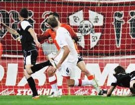 THEMA 18-04-13.qxd:Layout 1 4/16/13 5:09 PM Page 5 match program ΘΕΜΑ 2011-2012 Η τελευταία σεζόν που ο Ολυμπιακός έφτασε στα ημιτελικά ήταν η περσινή.