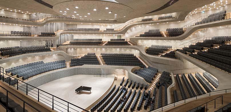 Elbphilharmonie, Hamburg, Nemčija Stavba hamburške filharmonije je bila otvorjena 11. januarja 2017, dobrih 13 let po tem, ko je padla odločitev o izvedbi projekta.