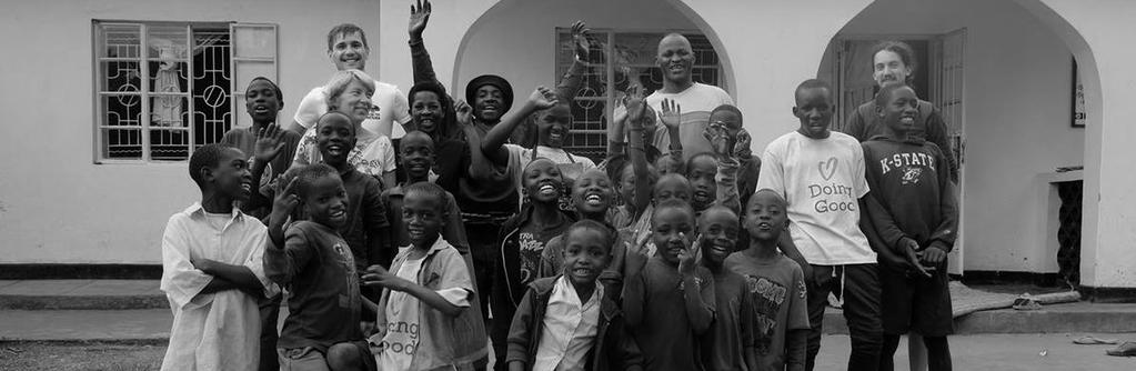 Streha za vse Gradnja učnega centra v Ugandi Ko se mi je ponudila priložnost sodelovati na letošnji graditeljski odpravi Fakultete za arhitekturo, sem bila pričakovano navdušena.