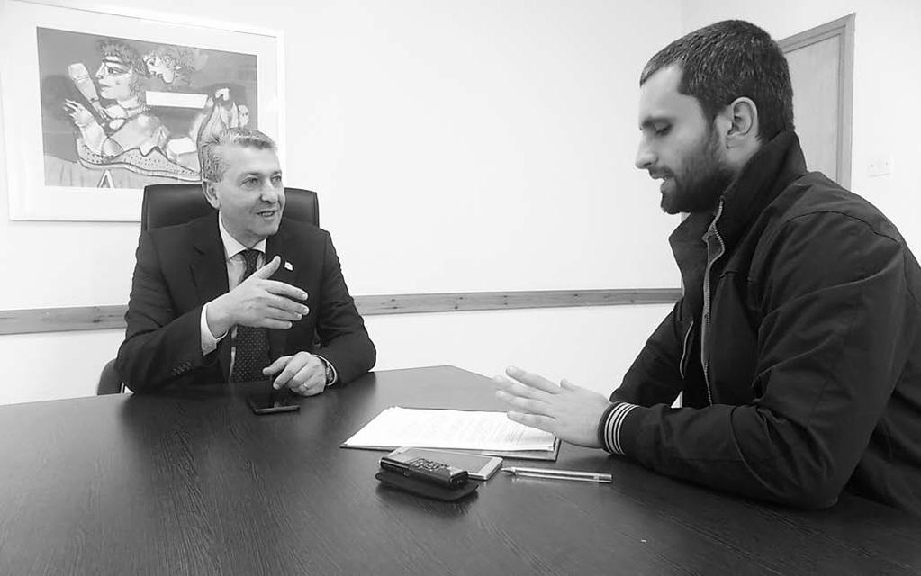 ο Ντενίς Λόουτον χρονολογείται από την ιστορία