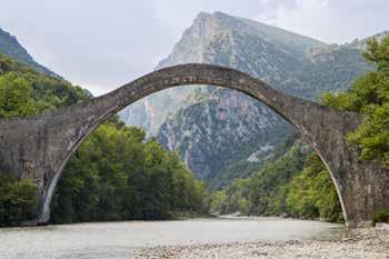 ξεναγηθούμε στο Μουσείο Φυσικής Ιστορίας Μετεώρων. Το μουσείο περιλαμβάνει δύο βασικές συλλογές: μία ταριχευμένων πτηνών και ζώων και μία πλούσια συλλογή μανιταριών (προαιρετικά).