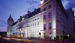 Σειρά έχουν: Marble Arch, Mayfair, Πλατεία Τραφάλγκαρ, Ανάκτορα του Buckingham, Αββαείο Westminster, Big Ben, London Eye, City. Επίσης, Πύργος του Λονδίνου, γέφυρες Tower Bridge και London Bridge.