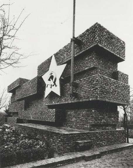 114 27. Μνημείο Liebknecht- Luxemburg.