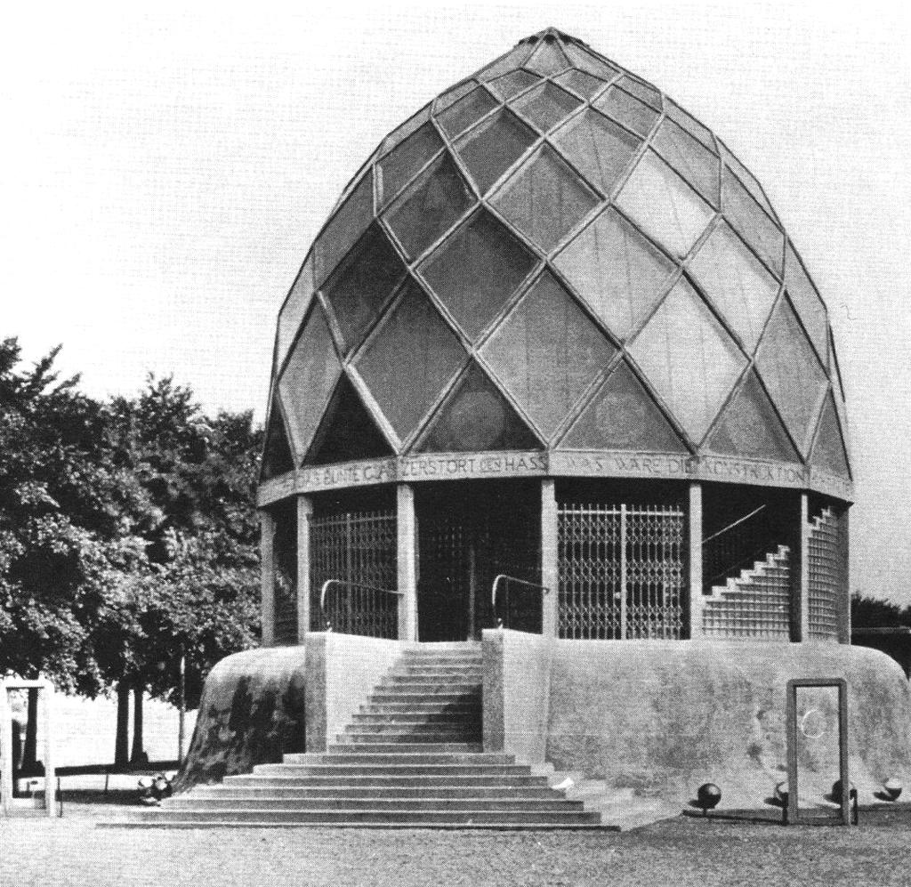 130 28. Glass Pavilion, 1914.