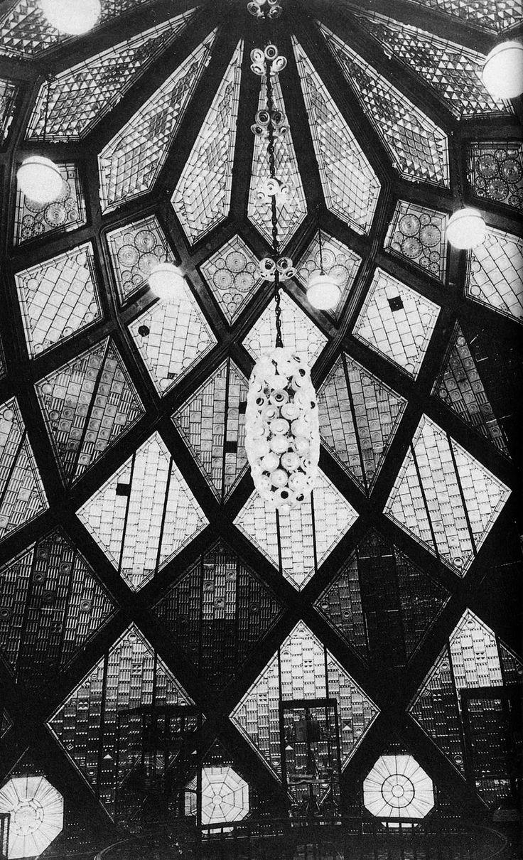 132 29. Glass Pavilion, 1914.
