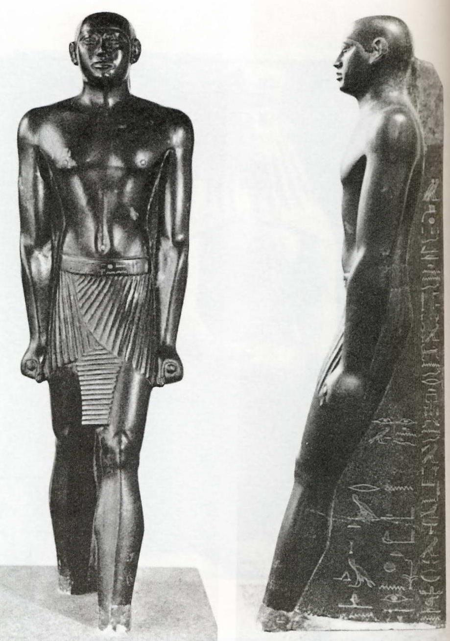 ΟΜΟΙΟΤΗΤΕΣ ΚΑΙ ΔΙΑΦΟΡΕΣ Τα αιγυπτιακά ανδρικά αγάλματα αποτελούν συνήθως σειρές και είναι τοποθετημένα το ένα δίπλα στο άλλο σε προσόψεις μνημειακών κτηρίων, ακουμπώντας με την πλάτη στον τοίχο ακόμη