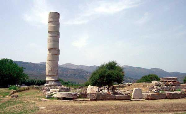 Οι εργασίες στον ναό της Ήρας στη Σάμο, που ανέλαβε ο τύραννος Πολυκράτης κράτησαν πολύ, όπως δείχνουν οι διαφορές στον τρόπο δόμησης των τμημάτων του, και ίσως δεν ολοκληρώθηκαν ποτέ.