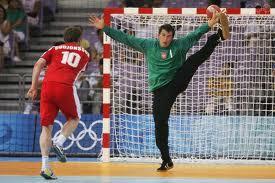 3.16 Χειροσφαίριση Το χάντμπολ ή χειροσφαίριση εντάχθηκε στους Ολυμπιακούς Αγώνες το 1936. Στη συνέχεια αποσύρθηκε και ξανάγινε ολυμπιακό άθλημα το 1972. Χειροσφαίριση (handball) 3.