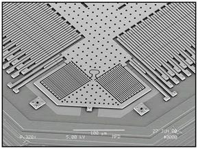 MEMS - Mikroelektromehanski sistemi 13 6. Merilec pospeška izdelan v MEMS tehnologiji Akcelerometer je merilnik pospeška, ki lahko meri statične (gravitacija) ali dinamične sile (zaviranje).