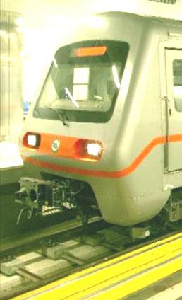 Συστήματα σηματοδότησης και ελέγχου κυκλοφορίας σιδηροδρόμων 71 Κεραία επί του φορείου συρμού της ΑΜΕΛ/ΣΤΑΣΥ Διακρίνεται εντός του κύκλου μία από τις δύο κεραίες στο επικεφαλής φορείο του συρμού για