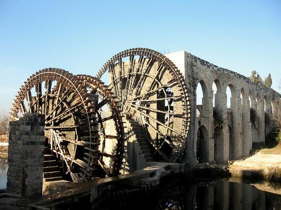 και στα νησιά, όπου υπήρχε νερό, κτίστηκαν χιλιάδες.