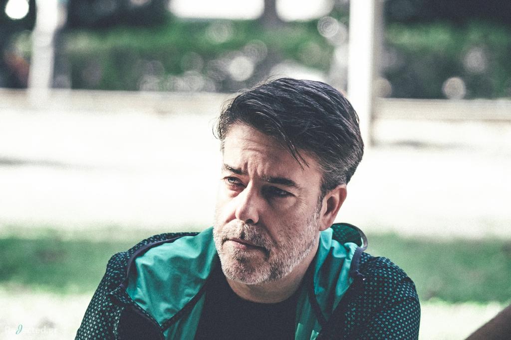 Με συγκινεί η ειλικρίνεια. Το μη φίλτρο. rejected: "Η καλή ψυχή ομορφαίνει τον άνθρωπο, όχι το χρώμα των ματιών". Πού συναντάς ομορφιά στις μέρες μας; Γ.Κ.: Με συγκινεί η ειλικρίνεια. Το μη φίλτρο. Μια επαφή δίχως από πίσω πενήντα σκέψεις.