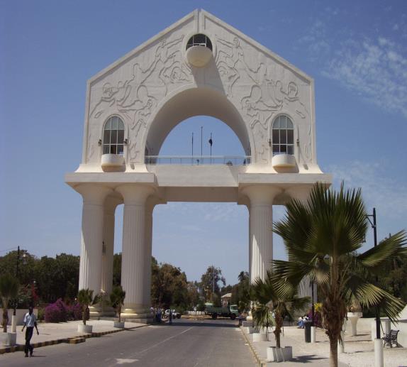 περιβάλλον, όπως αντιλόπες, γαζέλες, μαϊμούδες, καμηλοπαρδάλεις, ρινόκερους, κροκόδειλους, ζέβρες, νεροβούβαλους, στρουθοκαμήλους κ.ά., καθώς και πολλά είδη πουλιών.