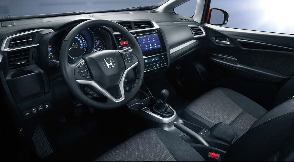 09 DIZAJN INTERIÉRU Štýl VYCHÁDZA ZVNÚTRA Sadnite si za volant nového modelu Jazz a hneď sa cítite ako doma, vaše ruky intuitívne siahnu po ovládacích prvkoch a všimnete si, že jednotlivé ukazovatele