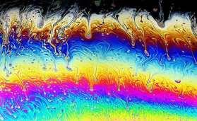 ptical path Συμβολι από φίλμ πετρελαίου ςε νερό (wikipedia)