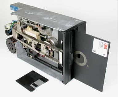 - DVD - RW (DVD - ReWritable), care au fost concepute pentru a rezolva cel puţin parţial problema compatibilităţii.