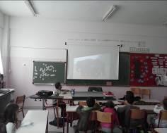 γνωστούς φθόγγους αλλά και την εικόνα, να προσπαθήσουν να διαβάσουν τη λέξη που αναφέρεται στο κάθε ζώο (αναδυόμενος γραμματισμός) και να εξυπηρετηθούν οι